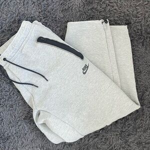 Men Size Large Nike Sportswear Tech Fleece Open-Hem Sweatpants